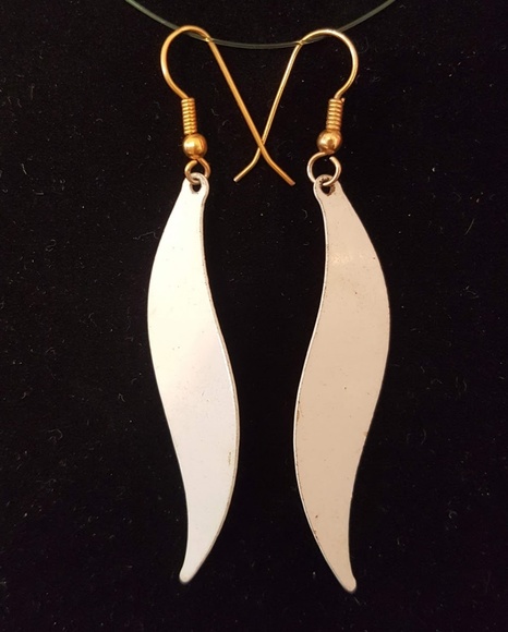 White metal dangle open wire earrngs. Pre-owned - Picture 2 of 2